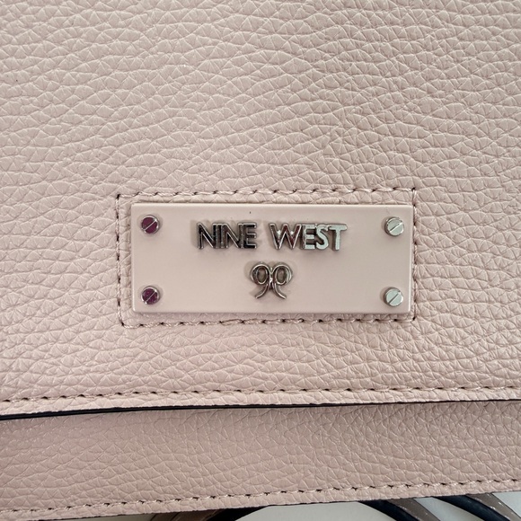 NWT Nine West Kitt SLG Wallet-On-A String Sling Wallet  Small Crossbody Bag - Picture 3 of 9